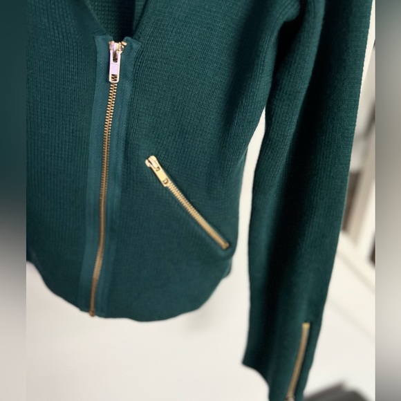 Chio’s Sweater - Picture 2 of 5